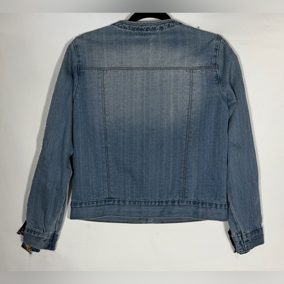 Easel NWOT Women’s Light Wash Denim Jacket, Long Sleeves, Size Small. Button Up - Picture 14 of 14